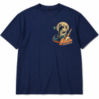 T-shirt oversize bleu marine Félicette à plat, impression poitrine chat spationaute et fusée rétro