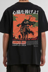 T-shirt oversize de L'Attaque des Titans montrant Erwin contre le Titan bestial