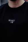logo benkei sur t-shirt noir